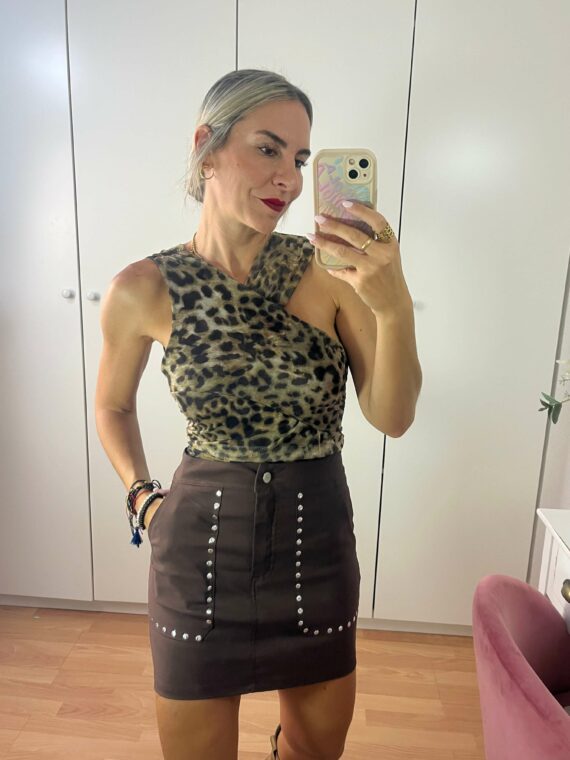 Falda tachas