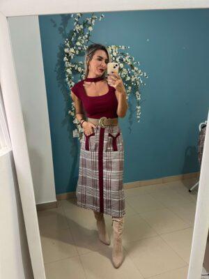Falda burdeos midi