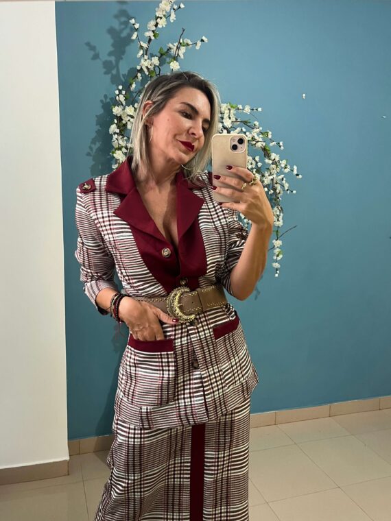 Blazer burdeos botones