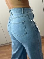 Jean wide leg abotonado