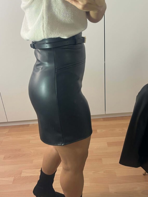 Falda polipiel detalle cinturón