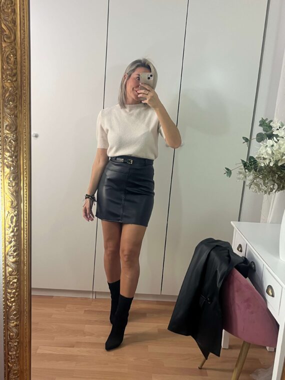 Falda polipiel detalle cinturón