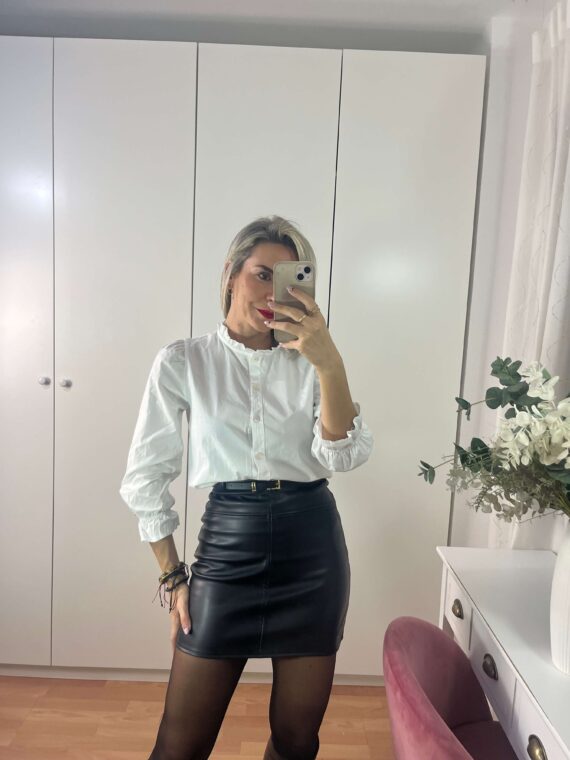 Camisa cuello tirilla media manga