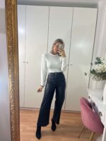 Pantalón de polipiel detalle botones dorados