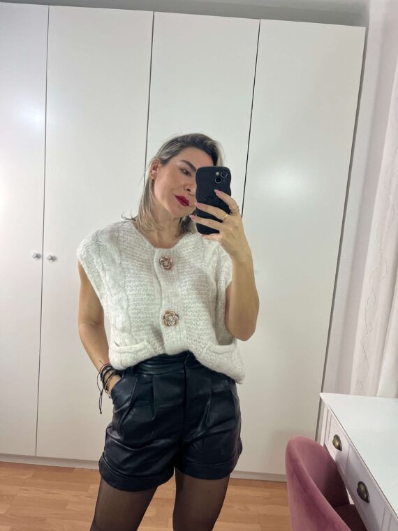 Chaleco punto botón flor