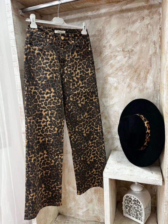 Pantalón animal print pata ancha