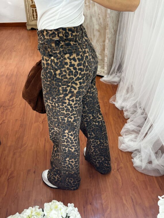 Pantalón animal print pata ancha