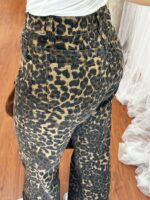 Pantalón animal print pata ancha