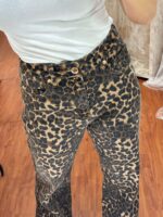 Pantalón animal print pata ancha