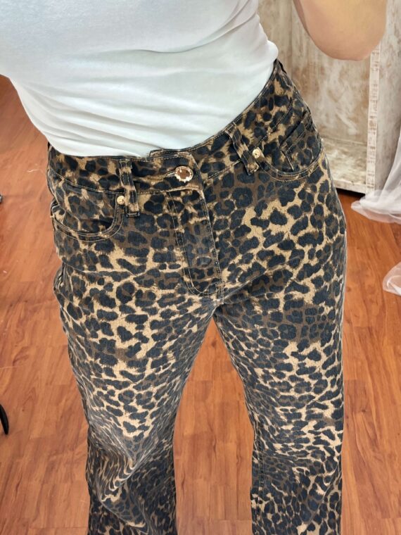 Pantalón animal print pata ancha