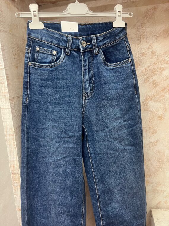 Jean detalles pata ancha