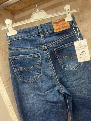 Jean detalles pata ancha