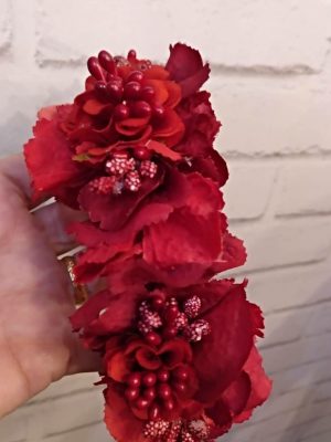 Diadema floral roja